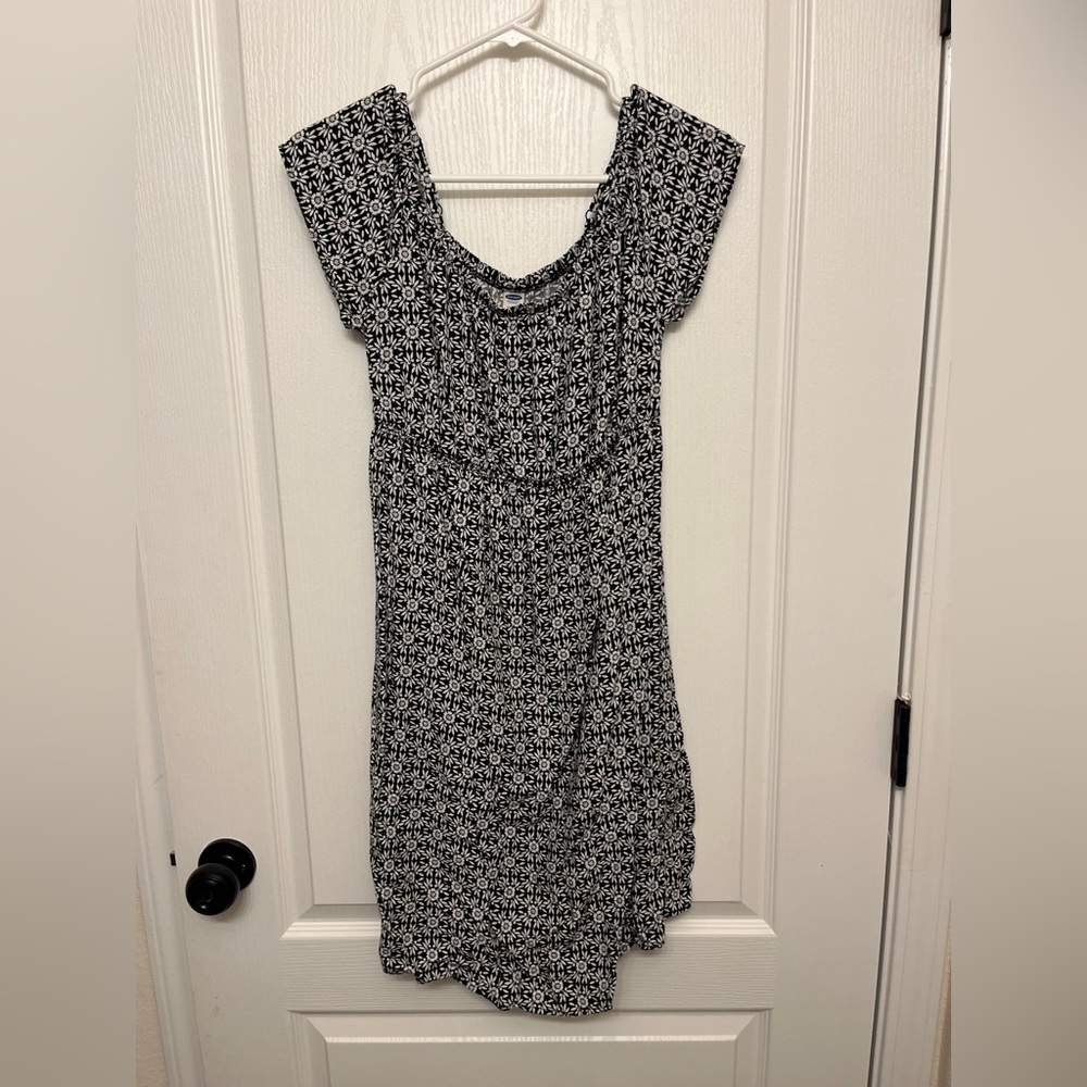Old Navy Black and White Patterned Mini Maternity Dress
